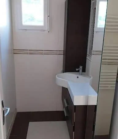A 300 M De La Mer *